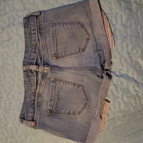 ๐2 for $15๐ Forever 21 Denim shorts - Picture 3 of 3